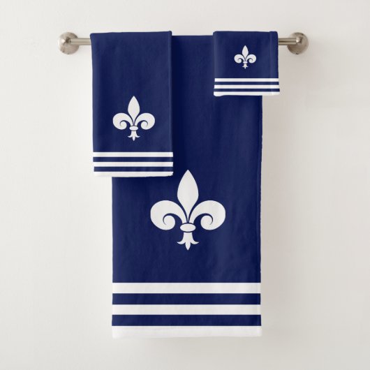 Fleur-de-Lis blanche et rayures sur fond bleu mari (En situation)
