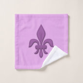 Fleur de Lis dans le pourpre violet sur la lavande (Gant de toilette)