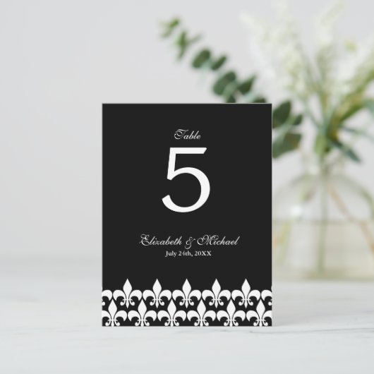Fleur de Lis noir et blanc Numéro de table du Mari (Debout devant)