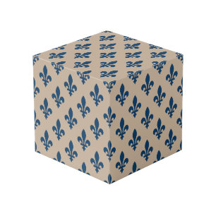 Fleur de Lis Pattern, Royal French Blue op Crème Kubus