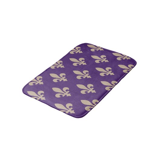 Fleur de Lis Pattern, Royal French Cream op Paarse Badmat (Gekanteld)
