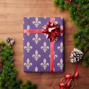 Fleur de Lis Pattern, Royal French Cream op Paarse Cadeaupapier