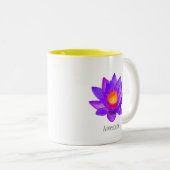 Fleur de lotus violette sur Mug de café blanc à de (Devant droit)