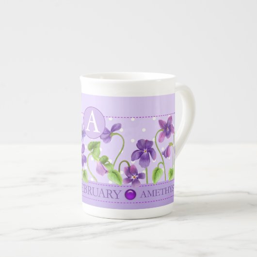 Fleur de naissance et Gem Février Bone China Mug (Devant droit)