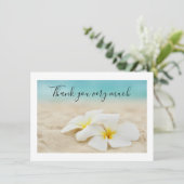 Fleur de Plumeria sur carte de remerciements de sa (Debout devant)