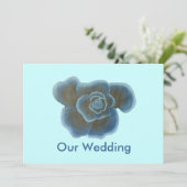 Fleur de rose bleue Invitations mariage (Debout devant)