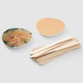 Fleur d'hibiscus orange sur un éventail à main (Non-assemblé)