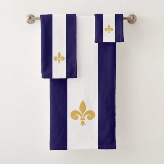 Fleur d'or sur bleu marine et blanc rayé (En situation)