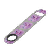 Fleur pourpre sur l'ouvreur de bouteille de (Dos Angle)