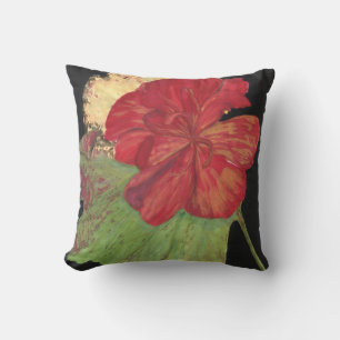 fleur rouge sur coussin noir