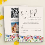 Fleur sauvage Mariage Rustic Photo et QR Code RSVP<br><div class="desc">Carte rsvp de mariage fleur sauvage avec photo personnalisée, code qr et forme de réponse traditionnelle, décorée de fleurs sauvages aquarelle. Ce design botanique rustique de campagne a une jolie frontière de fleurs sauvages, y compris la marguerite cornflower conflower buttercup et le trèfle. Un élégant fleuri moderne avec un thème...</div>