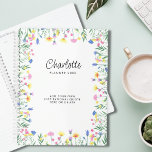 Fleur sauvage personnalisé<br><div class="desc">Ce joli planificateur est décoré de délicats fleurs sauvages dessinés à la main dans les tons pastel. Facilement personnalisable avec votre nom, année et citation personnelle inspirante. Utilisez l'outil de conception pour modifier la taille, le style ou la couleur du texte ou supprimer la section de devis. Vous ne trouverez...</div>