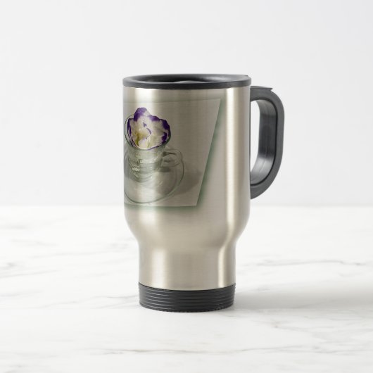 Fleur violette blanche dans une tasse (Devant droit)