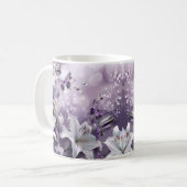 Fleurs 3D violettes et blanches et papillons Mug (Devant gauche)