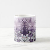 Fleurs 3D violettes et blanches et papillons Mug (Centre)