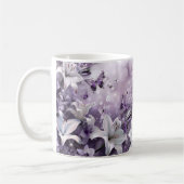 Fleurs 3D violettes et blanches et papillons Mug (Gauche)