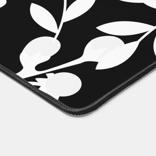 Fleurs blanches avec perles sur noir (Coin)