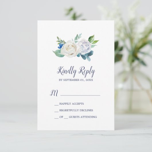 Fleurs blanches classiques Carte RSVP simple (Debout devant)