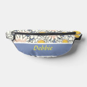 Fleurs blanches en bleu (Poser)