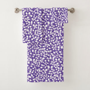 Fleurs blanches et branches florales ultra violet