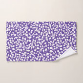 Fleurs blanches et branches florales ultra violet (Serviette à main)