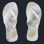 Fleurs blanches et tongs Mariages perles<br><div class="desc">Les tongs de Mariage de perles et de fleurs blanches sont maintenant disponibles!</div>