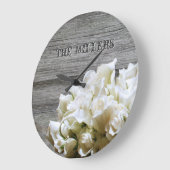 Fleurs blanches rustiques Horloge personnalisée (Angle)