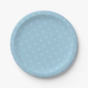 Fleurs blanches sur assiette bleu clair