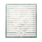 Fleurs blanches sur bloc-notes vert (Devant)