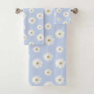 Fleurs blanches sur fond bleu clair