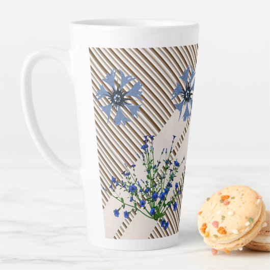 Fleurs Bleues Flore Frappe Latte Mug (En situation)