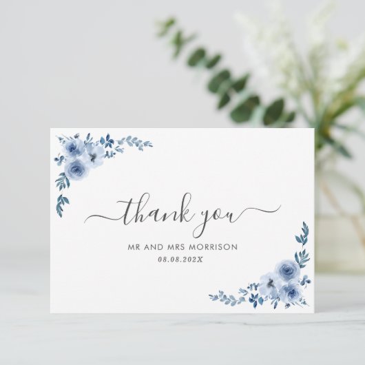 fleurs bleues poussiéreuses mariage carte de remer (Debout devant)