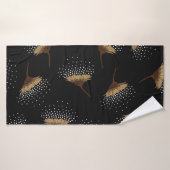 Fleurs Brown, arrière - plan noir sans soudure. (Serviette de bain)