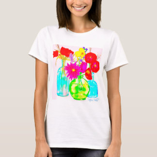 Fleurs colorées en bouteilles sur T-shirt