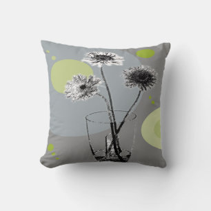Fleurs dans un verre d'eau – Coussin décoratif Pop