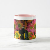 Fleurs d'automne roses et jaunes Beverage Mug (Centre)