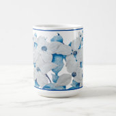 Fleurs de bois de chien sur une Mug classique (Centre)