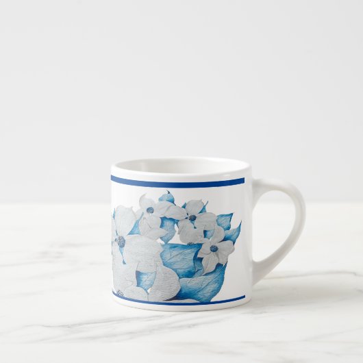 Fleurs de bois de chien sur une Mug d'Espresso (Droite)