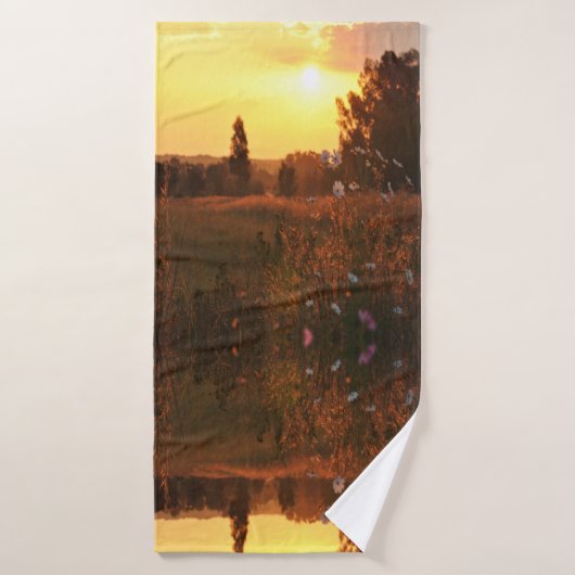 Fleurs de cosmos au coucher du soleil (Serviette de bain)
