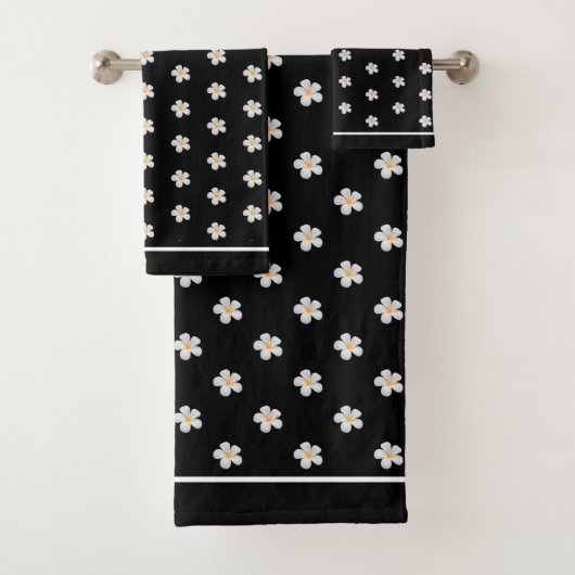 Fleurs de frangipanier blanches sur fond noir (En situation)