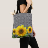 Fleurs de soleil sur sac fourre-tout motif d'échec (De près)