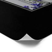 Fleurs de violet et une affiche de fenêtre (Coin)