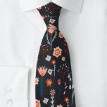 Fleurs d'été scandinaves foncées<br><div class="desc">Motif de fleurs folkloriques de style scandinave moderne aux couleurs pastel sur un arrière - plan sombre. Une cravate de coordination qui correspond à votre célébration.</div>