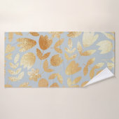 Fleurs d'or, arrière - plan bleu, imitation feuill (Serviette de bain)