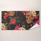 Fleurs du crâne : Arrière - plan foncé sans coutur (Serviette de bain)