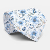 Fleurs Élégantes d'Hiver dans une Cravate Bleue (Roulé)