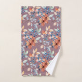 Fleurs et baies à l'aquarelle sur mauve (Serviette à main)