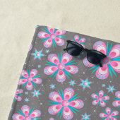 fleurs et étoiles serviette de plage (En situation)