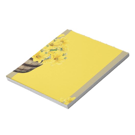 Fleurs jaunes dans le bloc-notes panier (Tourné)