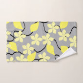 Fleurs jaunes et gris.Modèle floral. (Serviette à main)